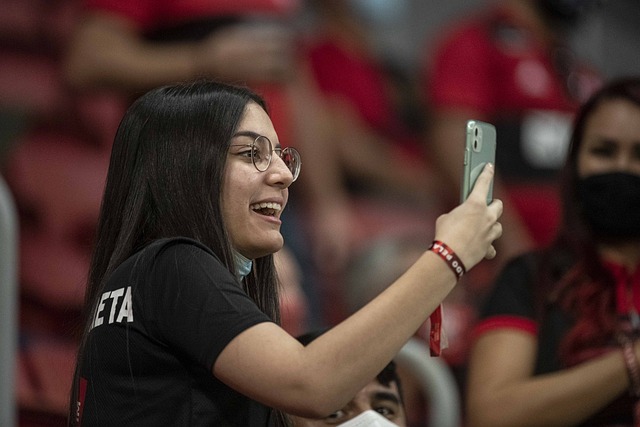 求队员在对 求队员在对